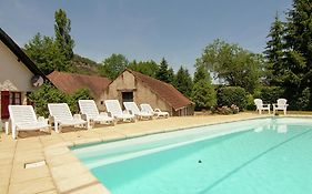 Charming Gite With Pool In Vezac