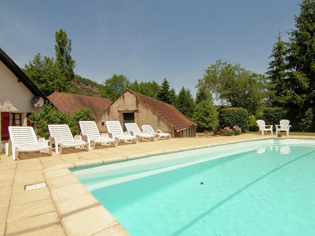 Charming Gite With Pool In Vezac بيناك إي كازوناك المظهر الخارجي الصورة